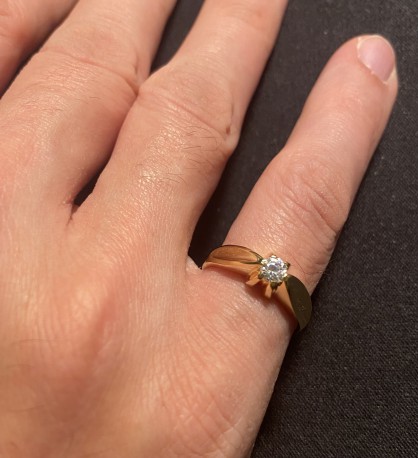 Solitario ¨Niza¨ oro 18K