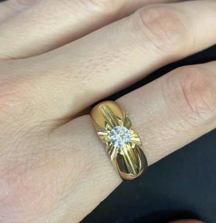 Solitario ¨Mónaco¨ oro 18K