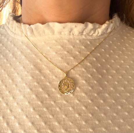 Medalla Oro 18Ktes Virgen Niña rosa